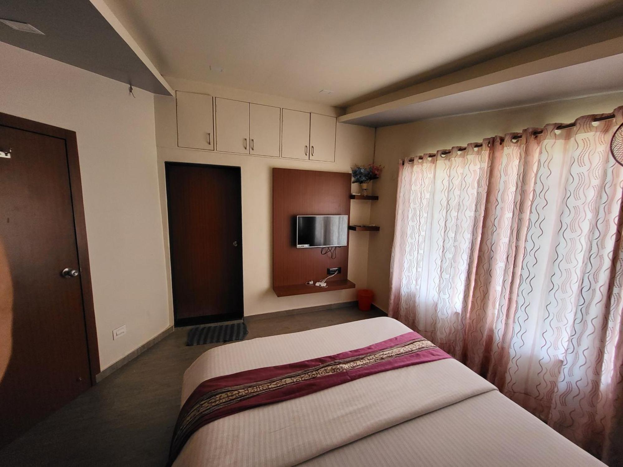 Paras Holiday Home Satara Ngoại thất bức ảnh