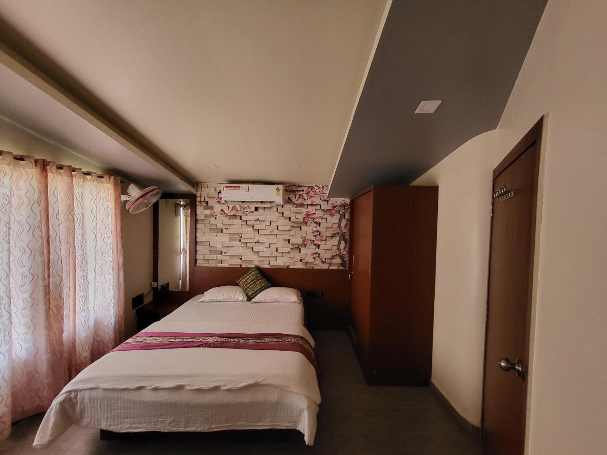Paras Holiday Home Satara Ngoại thất bức ảnh