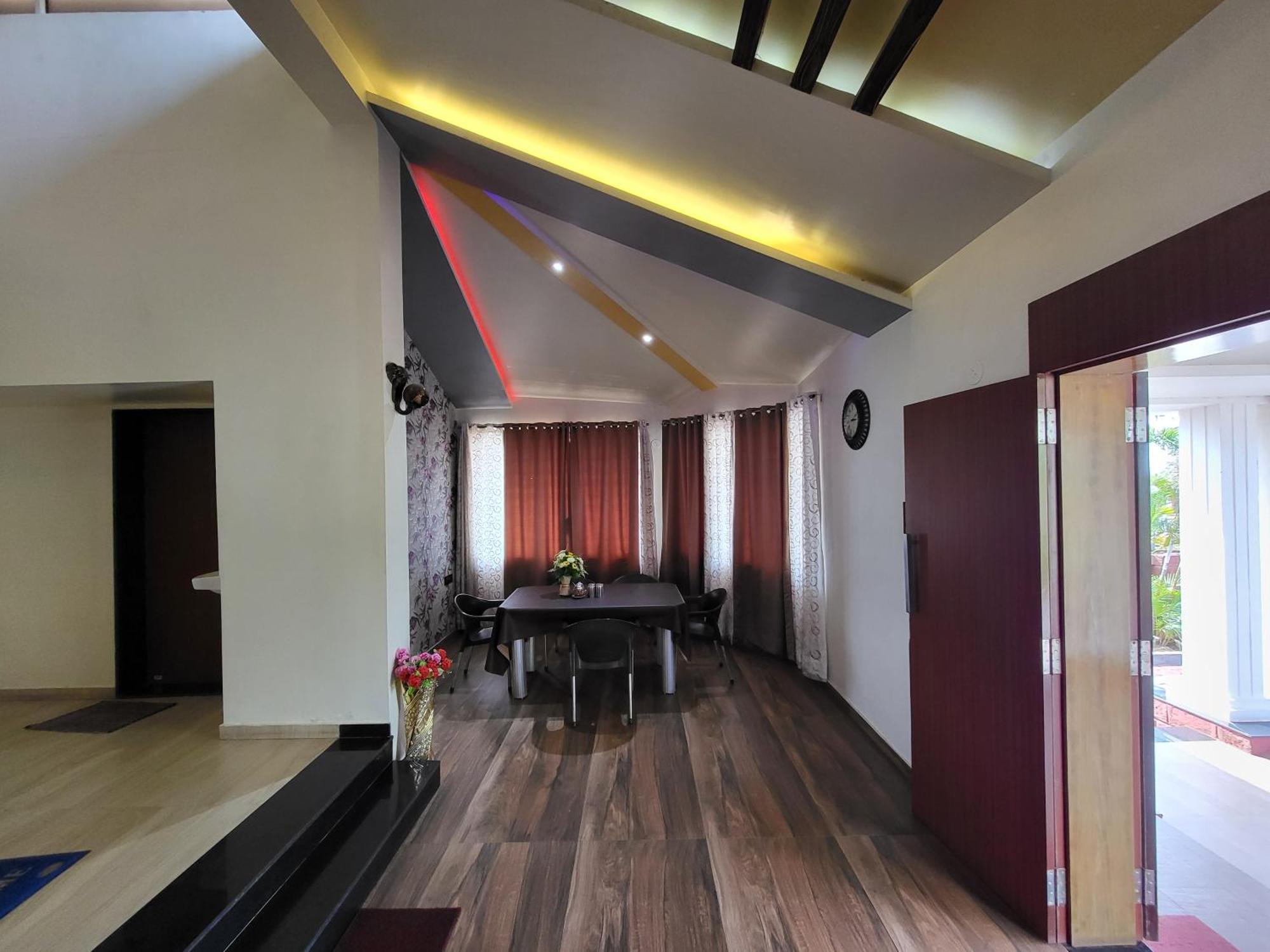 Paras Holiday Home Satara Ngoại thất bức ảnh