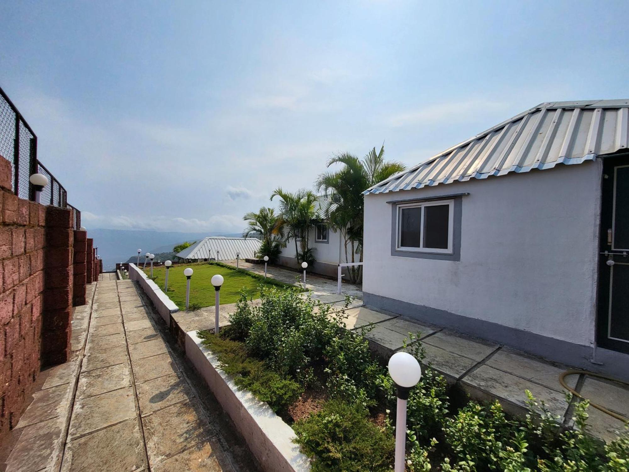 Paras Holiday Home Satara Ngoại thất bức ảnh