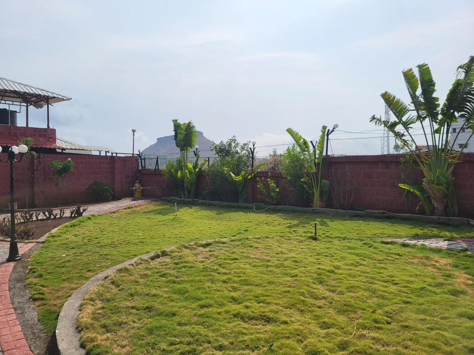 Paras Holiday Home Satara Ngoại thất bức ảnh